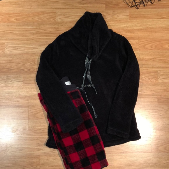 Denver Hays Fuzzy PJ Set - Picture 1 of 3